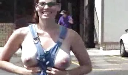 Babe大きなおっぱい遊んで女性の人形 エロ 動画 カップル