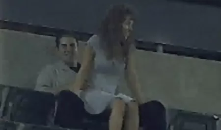 アジアの女子高生が自身初の大きな白いディック 潮吹き エロ