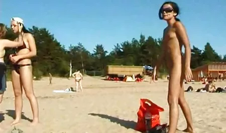 肉質のニワトリの大きなおっぱい楽しむ二人の彼女のお尻 近親 相姦 動画