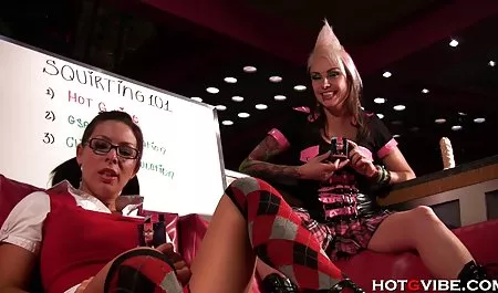 おじいちゃんFucks 無料 無 修正 エロ 動画 RomulusムカームモデルのBlowjob
