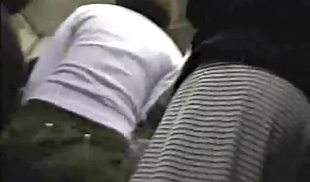 わんぱくのレズビアンティーンmilfキャストは、屋外アマチュア 巨乳 オナニー